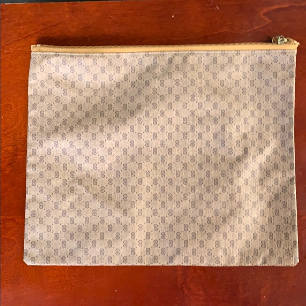 Gucci document portfolio